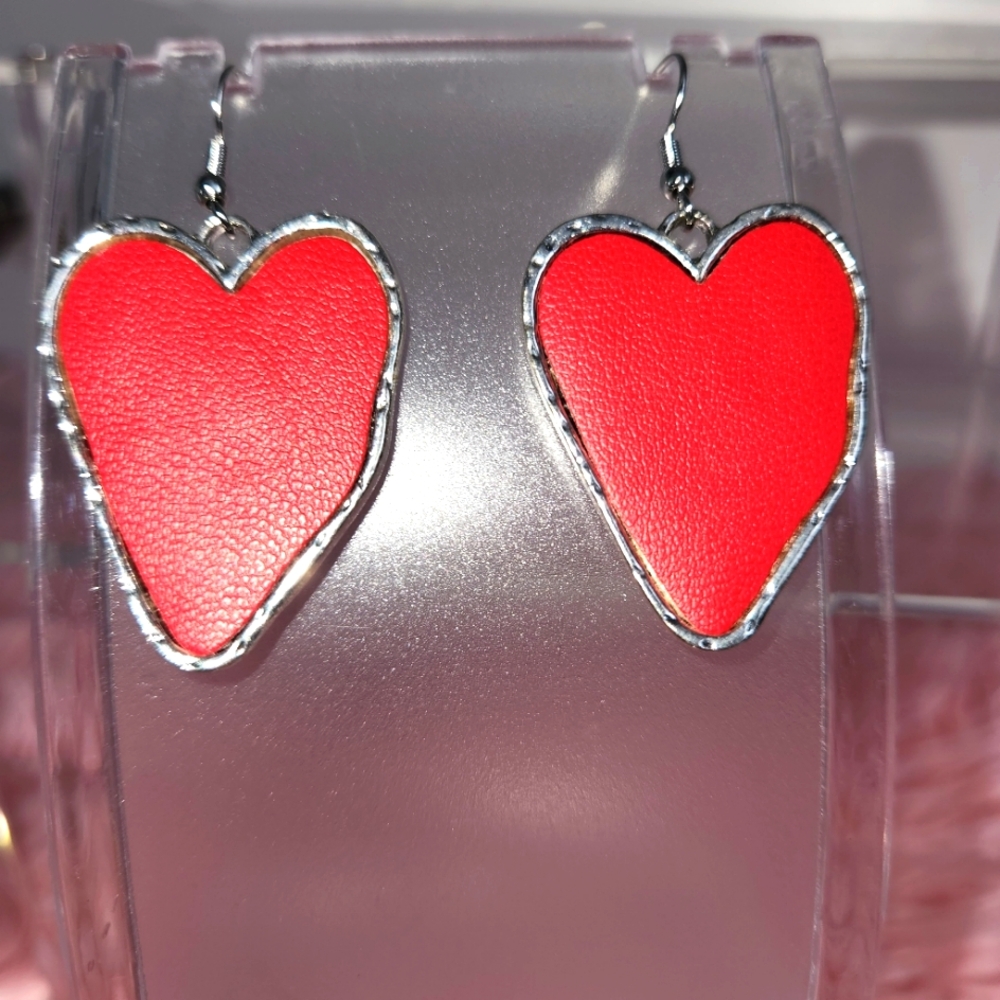 Valentine's Day! Beautiful heart earrings! NWOT! (R6)